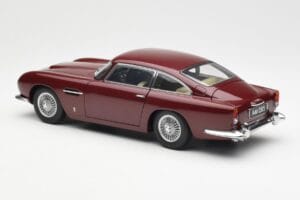 Aston Martin DB5 Dubonnet Rouge AUTOart 1:18 70213 Métal Moulé — image 7 sur 8