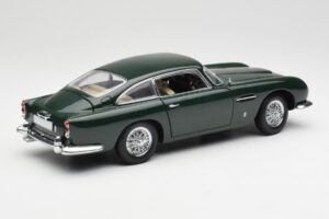 Aston Martin DB5 RHD Vert AUTOart 1:18 70024 Métal Moulé — image 3 sur 8