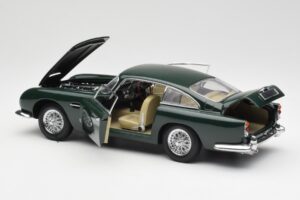 Aston Martin DB5 RHD Vert AUTOart 1:18 70024 Métal Moulé — image 5 sur 8