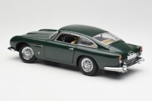 Aston Martin DB5 RHD Vert AUTOart 1:18 70024 Métal Moulé — image 7 sur 8