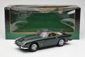Aston Martin DB5 RHD Vert AUTOart 1:18 70024 Métal Moulé — image 8 sur 8