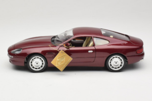 Aston Martin DB7 Rouge Guiloy 1:18 67550 Métal Moulé — image 4 sur 8
