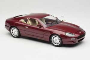 Aston Martin DB7 Rouge Guiloy 1:18 67550 Métal Moulé — image 6 sur 8