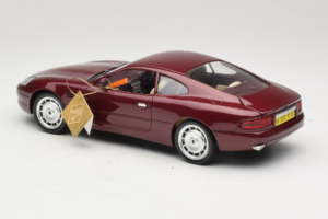 Aston Martin DB7 Rouge Guiloy 1:18 67550 Métal Moulé — image 7 sur 8
