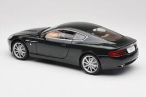 Aston Martin DB9 Noir Solido 1:18 15025600 Métal Moulé — image 7 sur 8