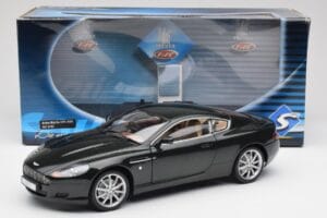 Aston Martin DB9 Noir Solido 1:18 15025600 Métal Moulé — image 8 sur 8