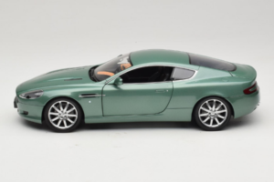 Aston Martin DB9 Vert Minichamps 1:18 150137322 Métal Moulé — image 4 sur 8
