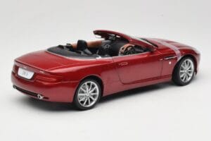 Aston Martin DB9 Volante Rouge Solido 1:18 8163 Métal Moulé — image 3 sur 8