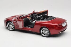 Aston Martin DB9 Volante Rouge Solido 1:18 8163 Métal Moulé — image 5 sur 8