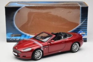 Aston Martin DB9 Volante Rouge Solido 1:18 8163 Métal Moulé — image 8 sur 8