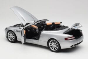 Aston Martin DB9 Volante Argent Minichamps 1:18 150137334 Métal Moulé — image 5 sur 8