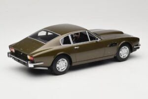 Aston Martin DBS Olive Vert CMR 1:18 CMR003 Métal Moulé — image 2 sur 6