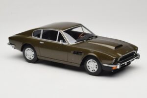 Aston Martin DBS Olive Vert CMR 1:18 CMR003 Métal Moulé — image 4 sur 6