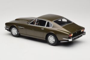 Aston Martin DBS Olive Vert CMR 1:18 CMR003 Métal Moulé — image 5 sur 6