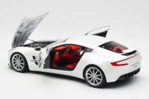 Aston Martin One-77 Morning Frost Blanc AUTOart 1:18 70244 Métal Moulé — image 5 sur 8