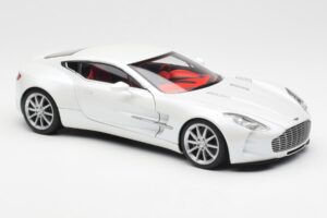 Aston Martin One-77 Morning Frost Blanc AUTOart 1:18 70244 Métal Moulé — image 6 sur 8