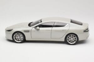 Aston Martin Rapide S Silver Fox AUTOart 1:18 70258 Métal Moulé — image 4 sur 8