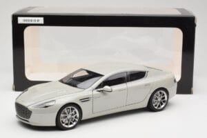 Aston Martin Rapide S Silver Fox AUTOart 1:18 70258 Métal Moulé — image 8 sur 8