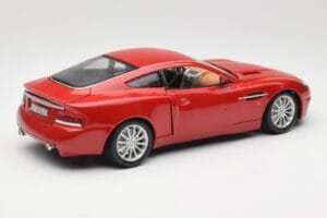 Aston Martin V12 Vanquish Rouge Bburago 1:18 34063 Métal Moulé — image 3 sur 8