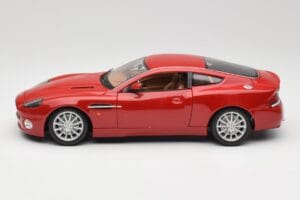 Aston Martin V12 Vanquish Rouge Bburago 1:18 34063 Métal Moulé — image 4 sur 8