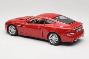 Aston Martin V12 Vanquish Rouge Bburago 1:18 34063 Métal Moulé — image 7 sur 8