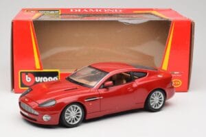 Aston Martin V12 Vanquish Rouge Bburago 1:18 34063 Métal Moulé — image 8 sur 8