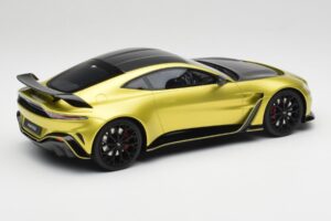Aston Martin V12 Vantage Final Edition Cosmopolitan Yellow TopSpeed 1:18 TS0453 Métal Moulé — image 2 sur 6