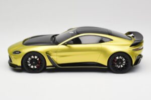 Aston Martin V12 Vantage Final Edition Cosmopolitan Yellow TopSpeed 1:18 TS0453 Métal Moulé — image 3 sur 6