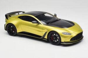 Aston Martin V12 Vantage Final Edition Cosmopolitan Yellow TopSpeed 1:18 TS0453 Métal Moulé — image 4 sur 6
