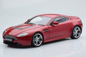 Aston Martin V12 Vantage Rouge AUTOart 1:18 70208 Métal Moulé