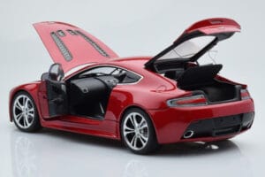 Aston Martin V12 Vantage Rouge AUTOart 1:18 70208 Métal Moulé — image 5 sur 8