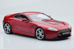 Aston Martin V12 Vantage Rouge AUTOart 1:18 70208 Métal Moulé — image 6 sur 8
