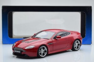 Aston Martin V12 Vantage Rouge AUTOart 1:18 70208 Métal Moulé — image 8 sur 8