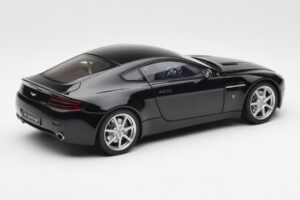 Aston Martin V8 Vantage Onyx Noir AUTOart 1:18 70202 Métal Moulé — image 3 sur 8