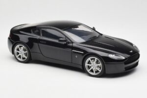 Aston Martin V8 Vantage Onyx Noir AUTOart 1:18 70202 Métal Moulé — image 6 sur 8