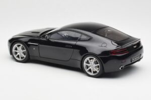 Aston Martin V8 Vantage Onyx Noir AUTOart 1:18 70202 Métal Moulé — image 7 sur 8