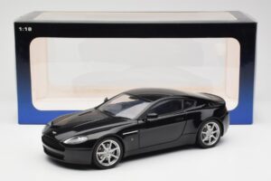 Aston Martin V8 Vantage Onyx Noir AUTOart 1:18 70202 Métal Moulé — image 8 sur 8