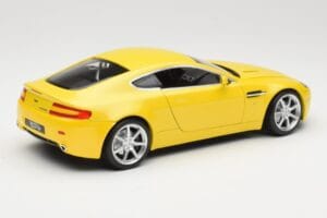 Aston Martin V8 Vantage Jaune Hot Wheels 1:18 G7159 Métal Moulé — image 3 sur 8
