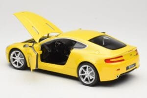Aston Martin V8 Vantage Jaune Hot Wheels 1:18 G7159 Métal Moulé — image 5 sur 8