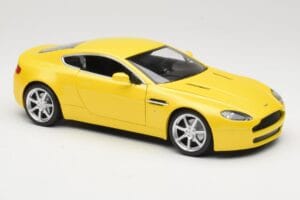 Aston Martin V8 Vantage Jaune Hot Wheels 1:18 G7159 Métal Moulé — image 6 sur 8