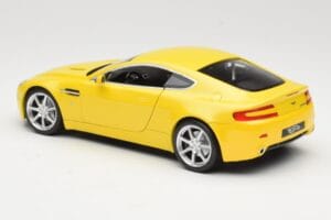Aston Martin V8 Vantage Jaune Hot Wheels 1:18 G7159 Métal Moulé — image 7 sur 8