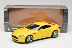 Aston Martin V8 Vantage Jaune Hot Wheels 1:18 G7159 Métal Moulé — image 8 sur 8
