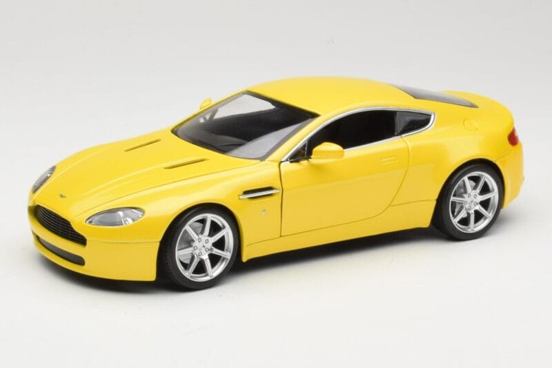Aston Martin V8 Vantage Jaune Hot Wheels 1:18 G7159 Métal Moulé