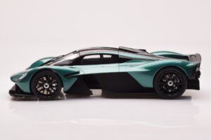 Aston Martin Valkyrie Racing Green GT Spirit 1:18 GT435 Résine — image 3 sur 6