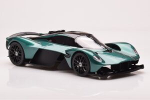 Aston Martin Valkyrie Racing Green GT Spirit 1:18 GT435 Résine — image 4 sur 6