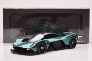 Aston Martin Valkyrie Racing Green GT Spirit 1:18 GT435 Résine — image 6 sur 6