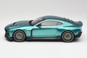 Aston Martin Valour Racing Green GT Spirit 1:18 GT480 Résine — image 3 sur 6