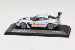 Aston Martin Vantage V12 GT3 #32 J. Stuck ADAC GT Masters 2012 Minichamps 1:43 437121332 Métal Moulé