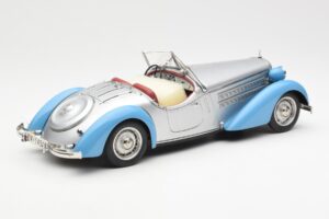 Audi 225 Front Roadster Bleu Argent CMC 1:18 M-075B Métal Moulé — image 2 sur 6