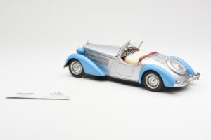 Audi 225 Front Roadster Bleu Argent CMC 1:18 M-075B Métal Moulé — image 5 sur 6
